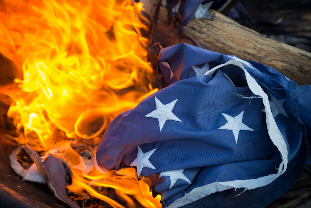 Flag burning : 61 529 images, photos de stock, objets 3D et images