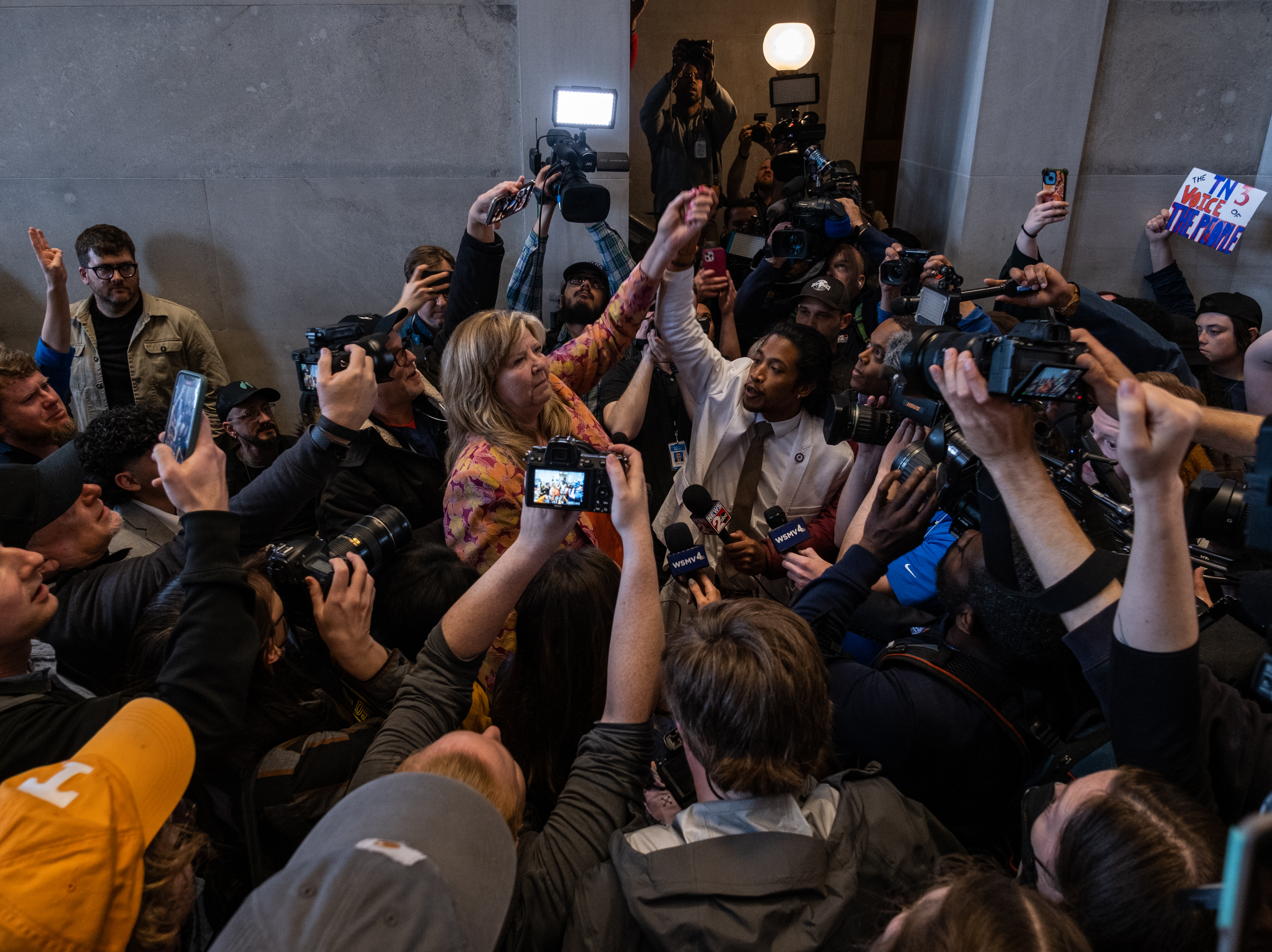 Were GOP Members of Congress Photographed Wearing AR-15 Pins?